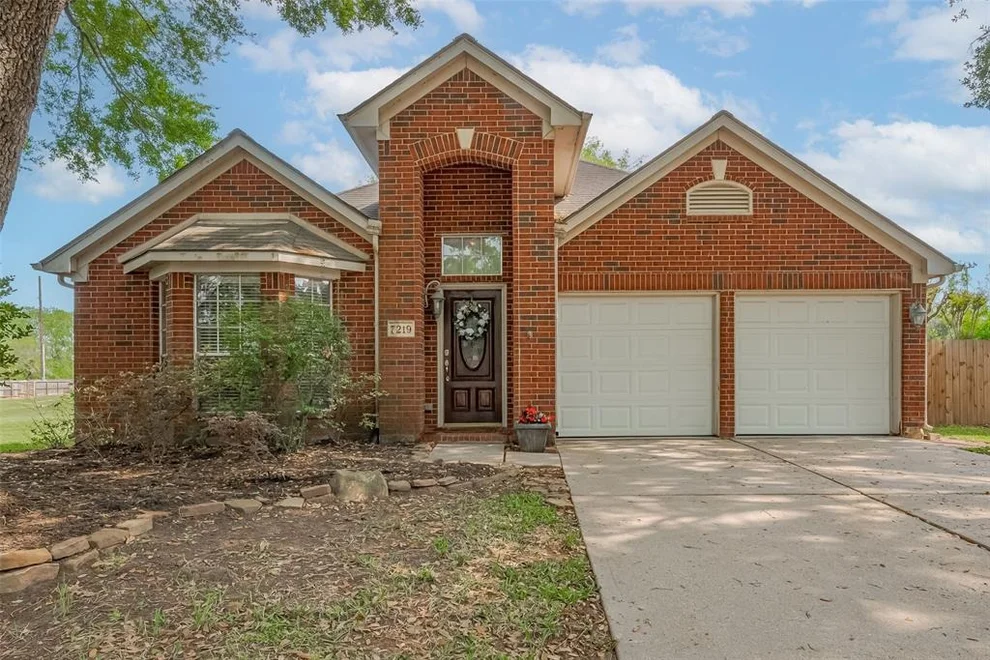 Unit for sale at 7219 Shadyside Circle, Missouri City, TX 77459