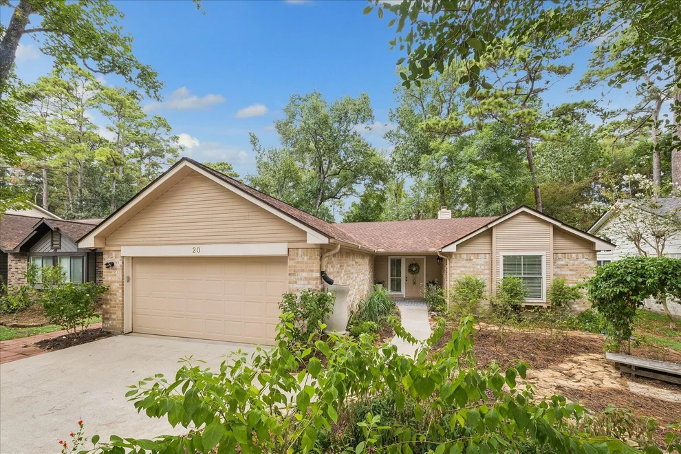 Unit for sale at 20 Edgewood Forest Court, The Woodlands, TX 77381