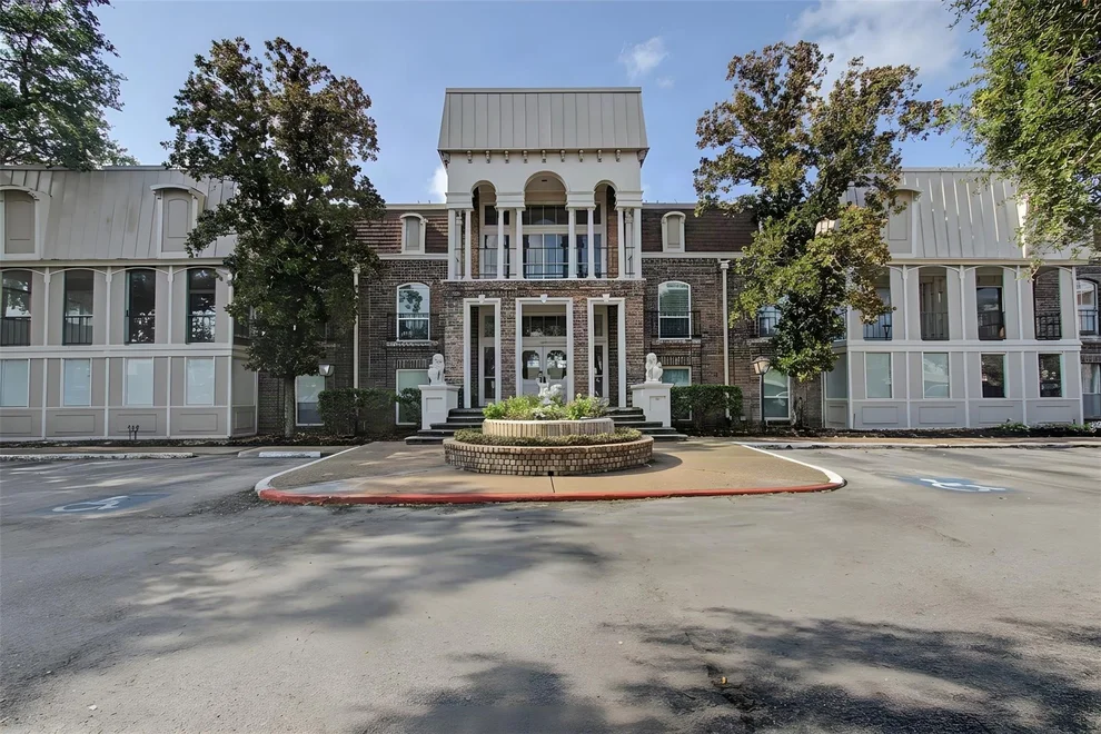 Unit for sale at 7575 Katy Freeway, Houston, TX 77024