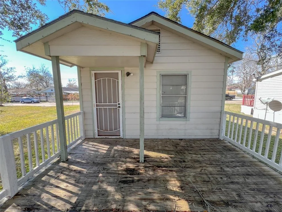 Unit for sale at 1600 Ash Street, Baytown, TX 77520