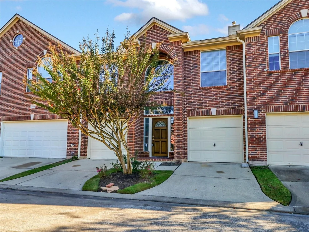 Unit for sale at 1408 S Friendswood Drive, Friendswood, TX 77546