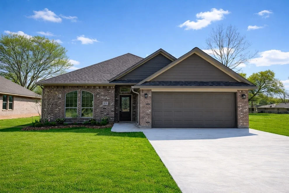 Unit for sale at 1039 S Anderson Street, Angleton, TX 77515
