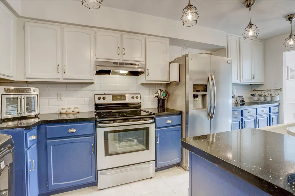 Unit for sale at 355 N Post Oak Lane, Houston, TX 77024