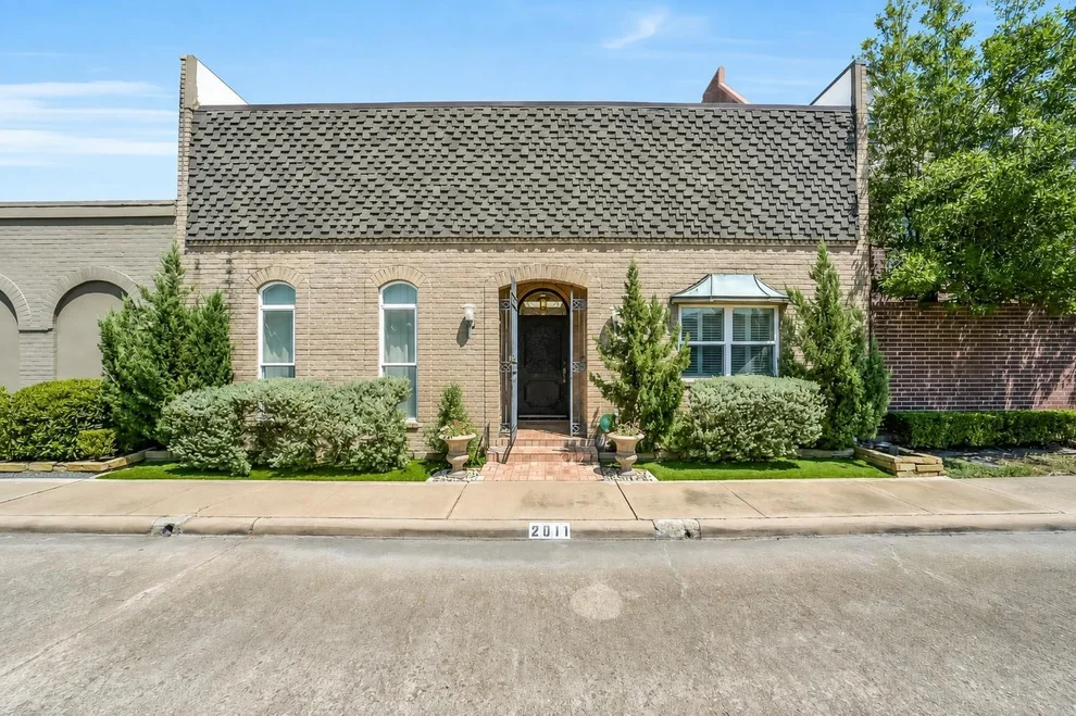 Unit for sale at 2011 Canongate Drive, Houston, TX 77056