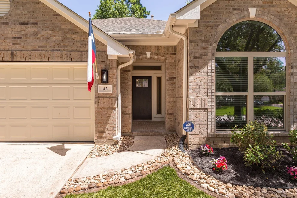 Unit for sale at 42 Camber Pine Place, The Woodlands, TX 77382