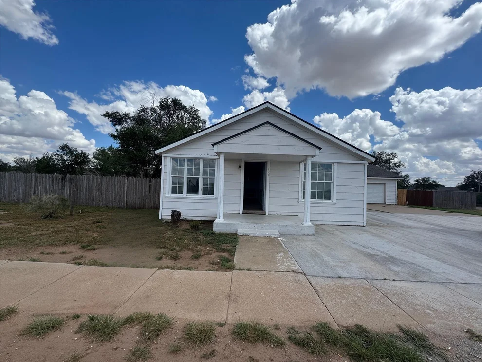 Unit for sale at 704 E Municipal Drive, Lubbock, TX 79403