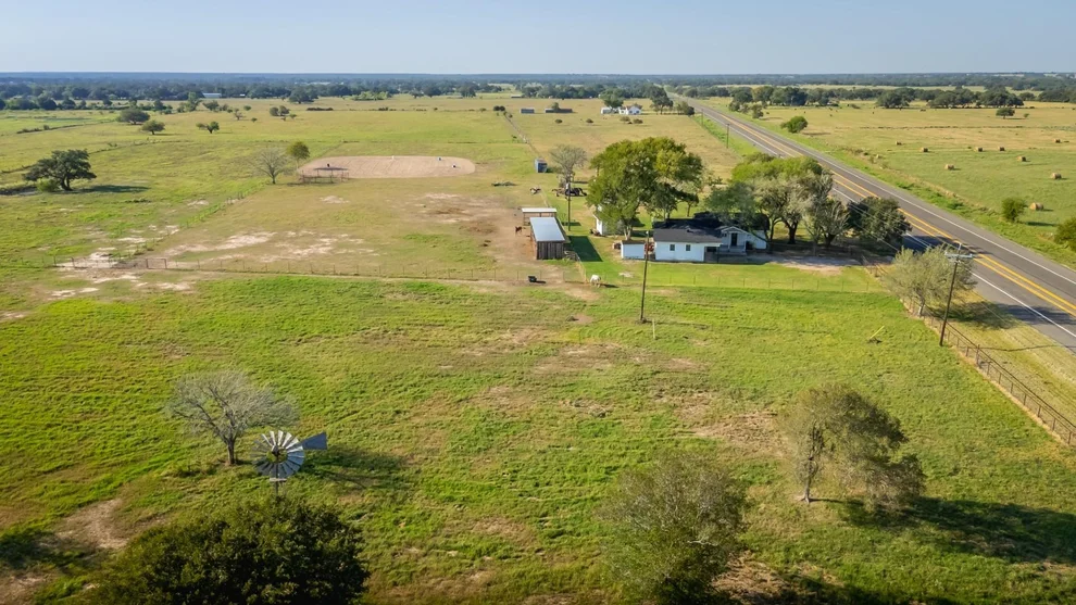 Unit for sale at 3971 Us Highway 77 S, Hallettsville, TX 77964
