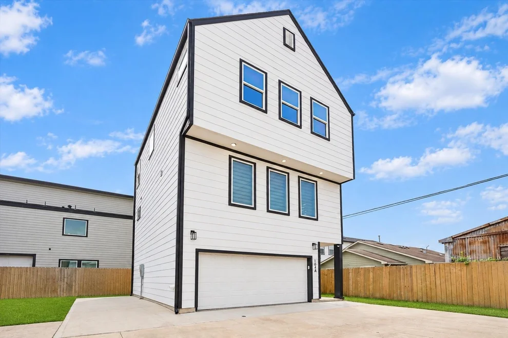 Unit for sale at 104 E 44th Street, Houston, TX 77018