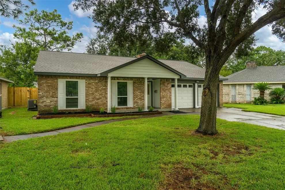 Unit for sale at 16110 Reseda Circle, Houston, TX 77062