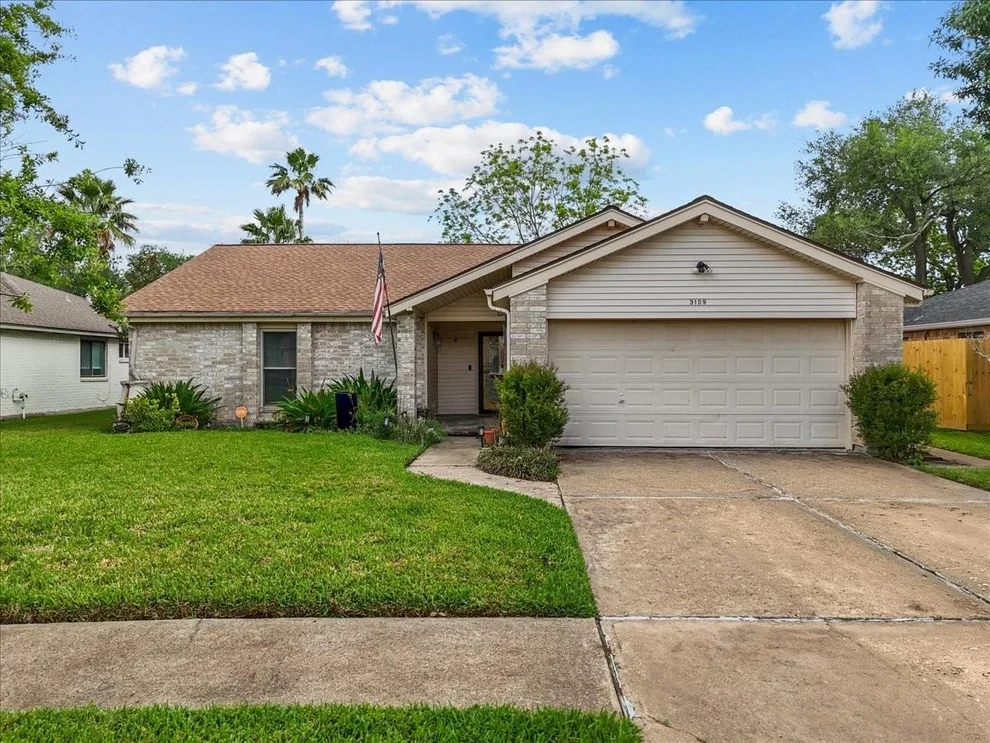 Unit for sale at 3109 Founders Green Circle, Pearland, TX 77581