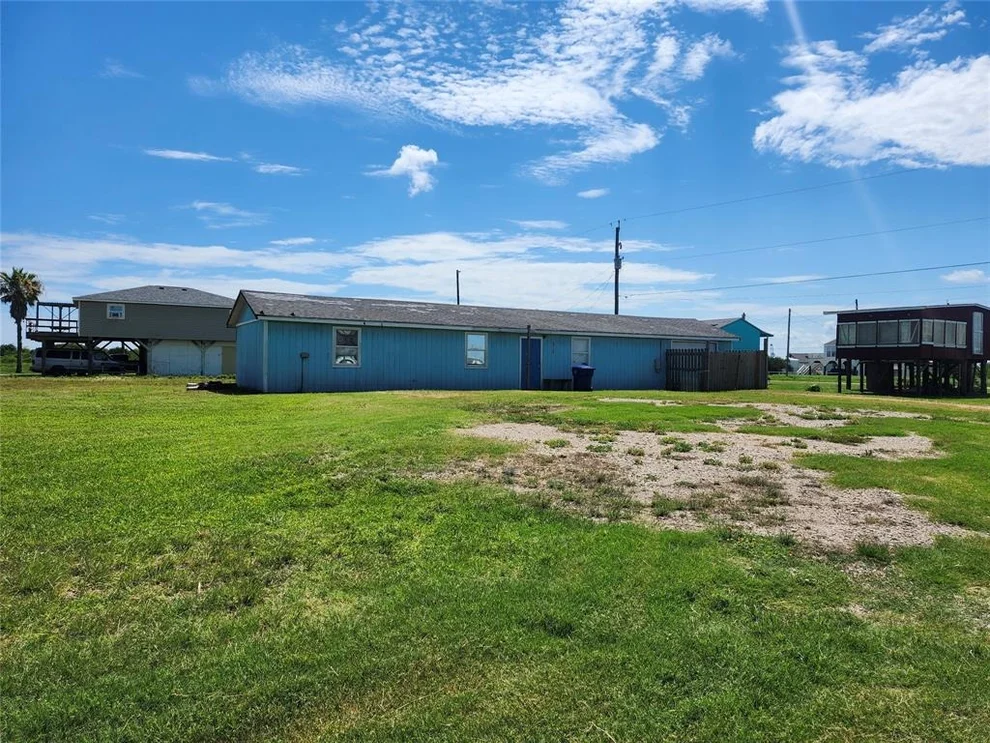 Unit for sale at 515 Thunder Road, Surfside Beach, TX 77541