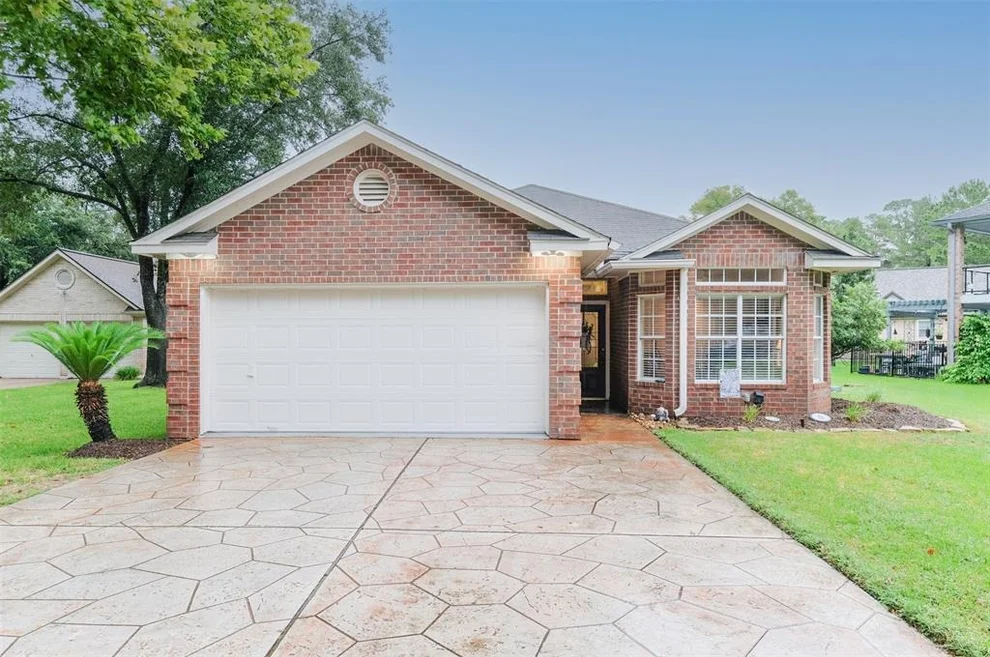 Unit for sale at 211 Lake Walden Cove, Montgomery, TX 77356