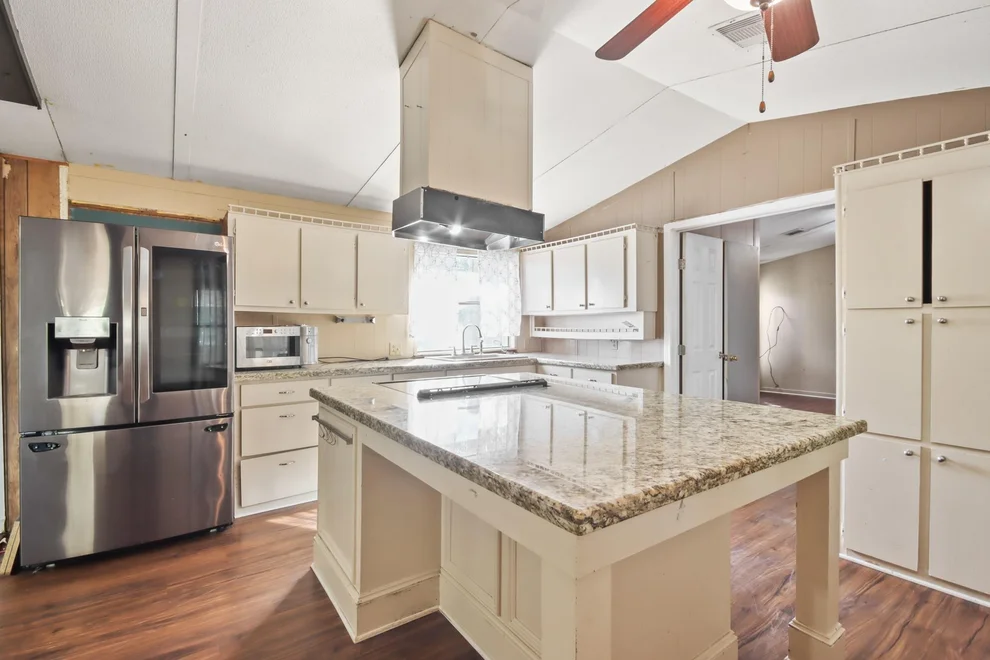 Unit for sale at 17317 E Greenleaf Lane, Conroe, TX 77306