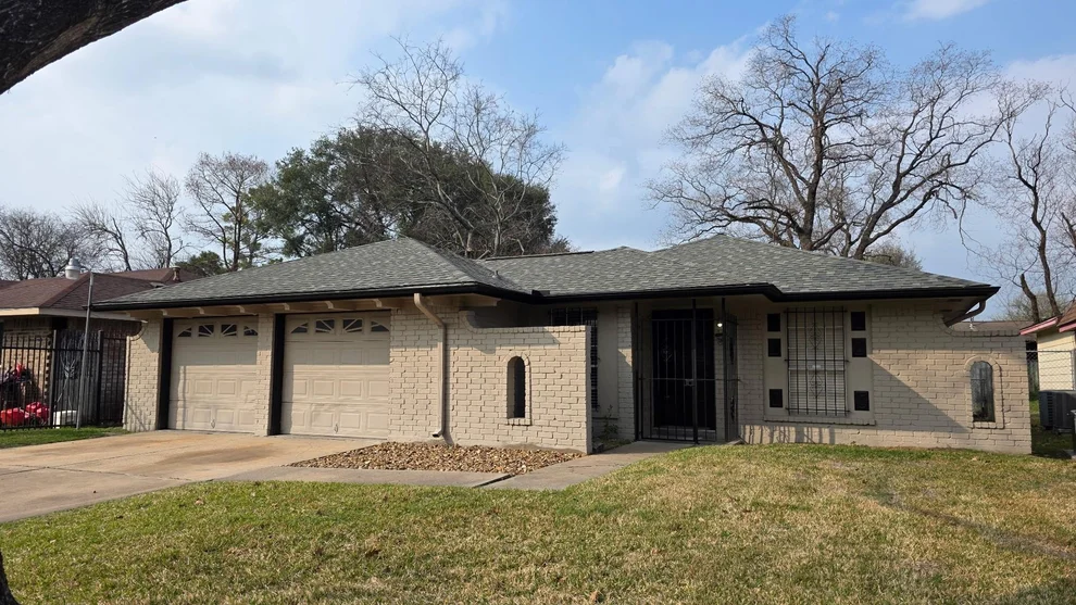Unit for sale at 954 Crestbrook Drive, Houston, TX 77038
