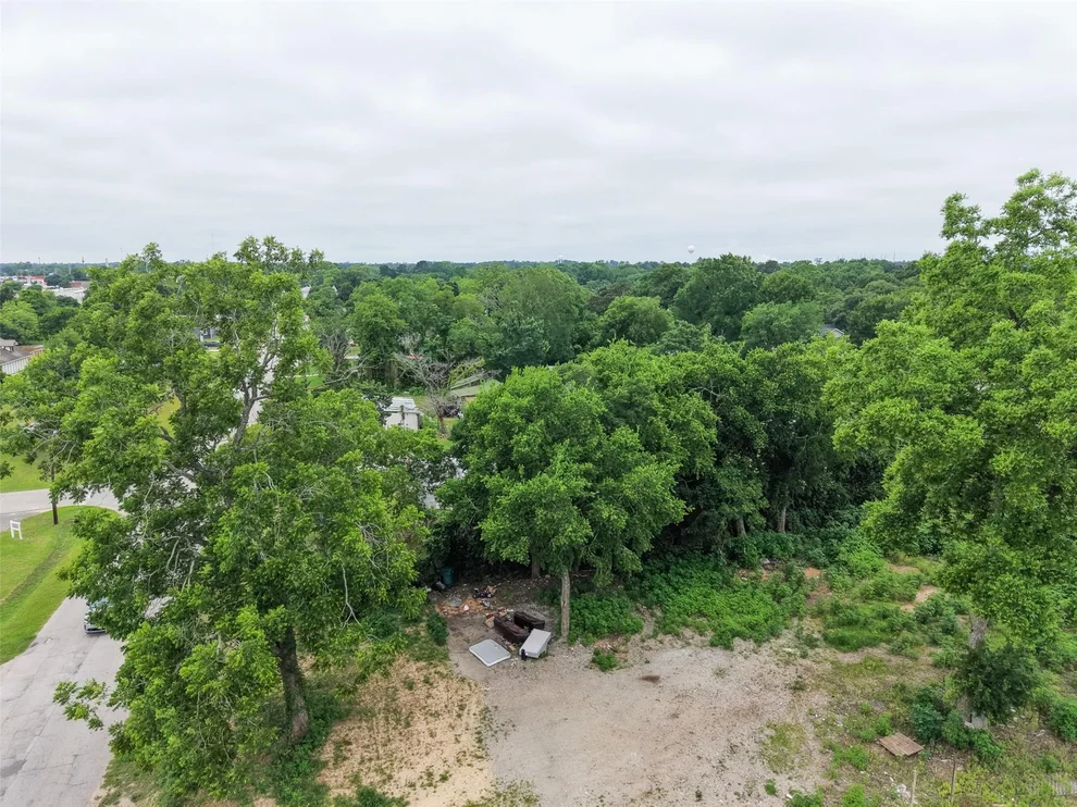 Unit for sale at 305 N Thomason Street, Willis, TX 77378