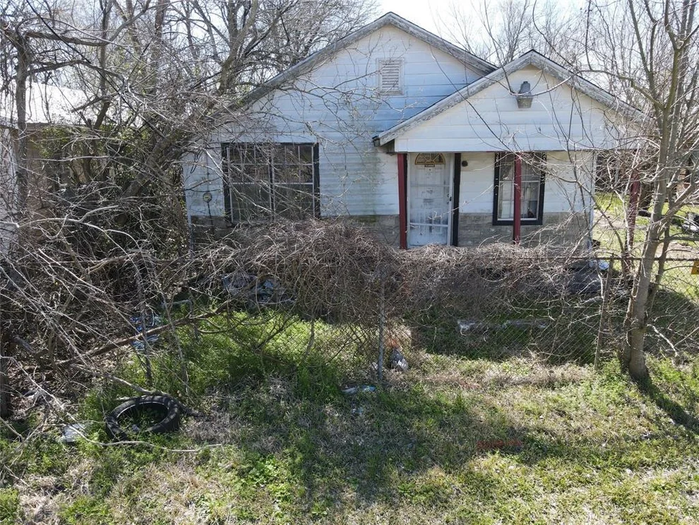 Unit for sale at 2630 Broad Street, Baytown, TX 77521