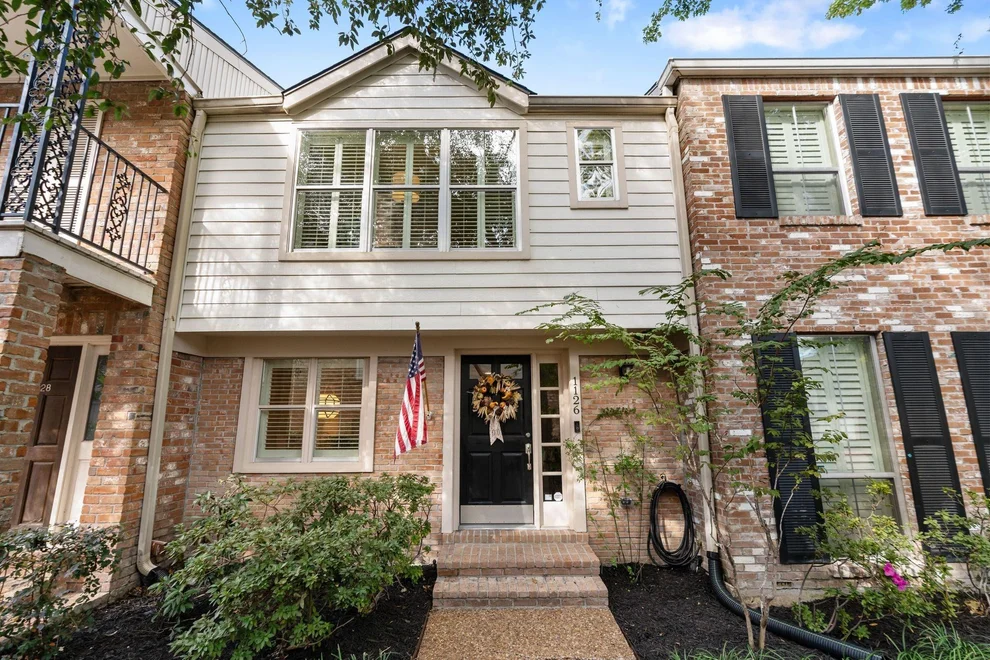 Unit for sale at 1126 Fountain View Drive, Houston, TX 77057