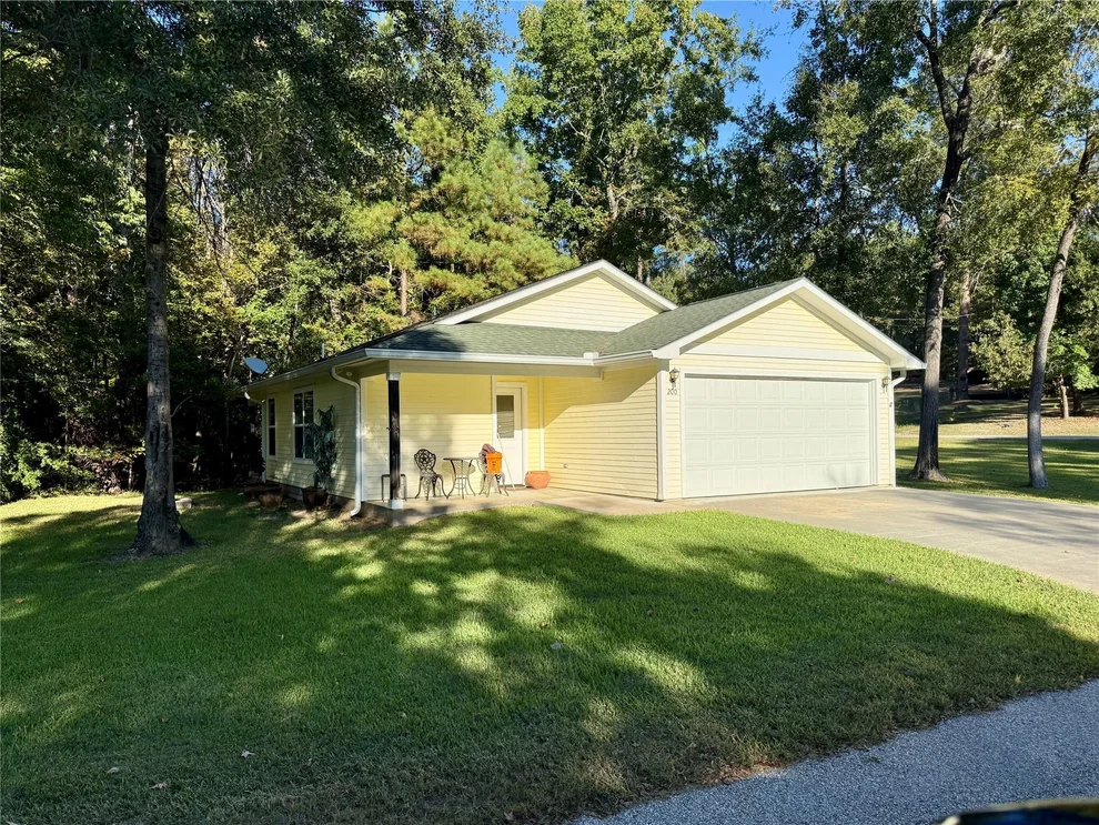 Unit for sale at 200 Dewberry, Livingston, TX 77351