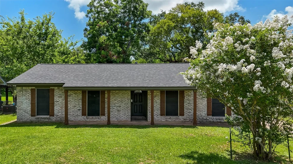 Unit for sale at 117 Cannon Street, Clute, TX 77531