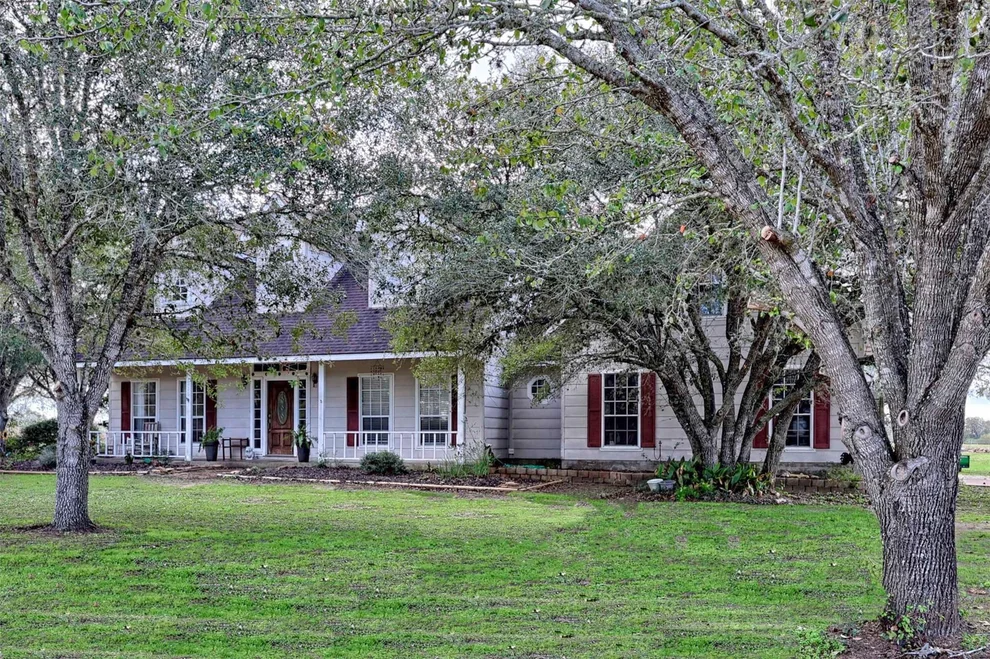 Unit for sale at 319 County Road 131a, Hallettsville, TX 77964