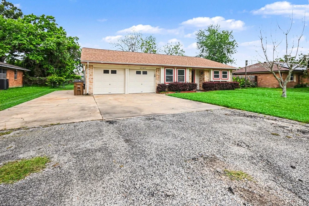 Unit for sale at 4509 37th Street, Dickinson, TX 77539