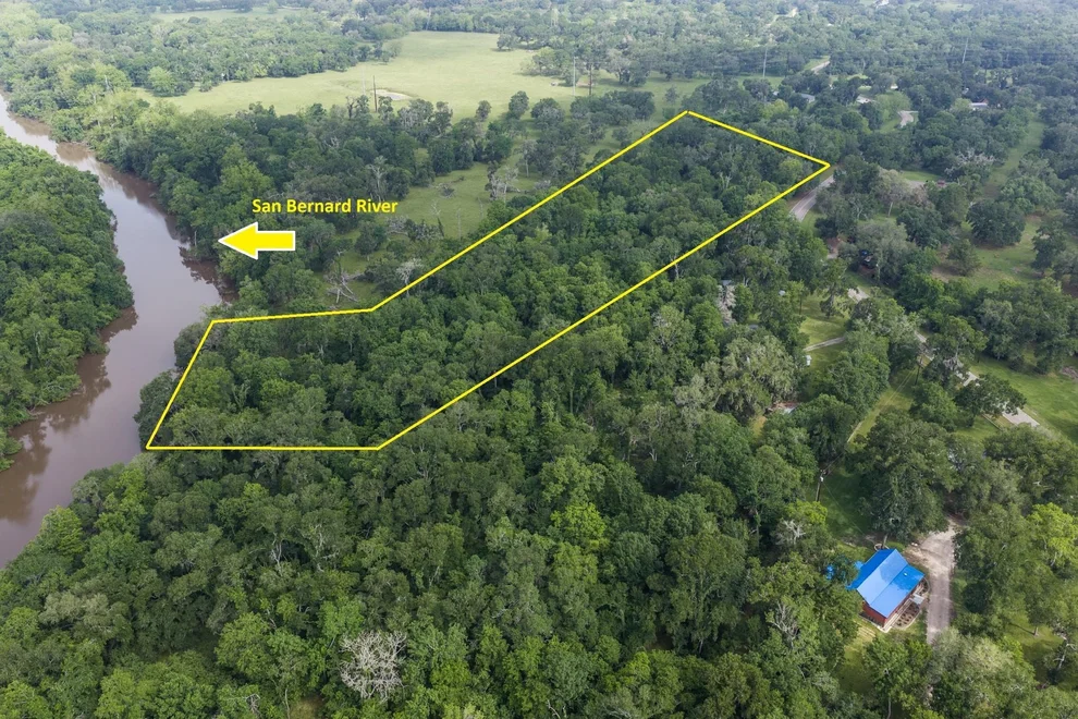 Unit for sale at 214 County Road 875, West Columbia, TX 77486