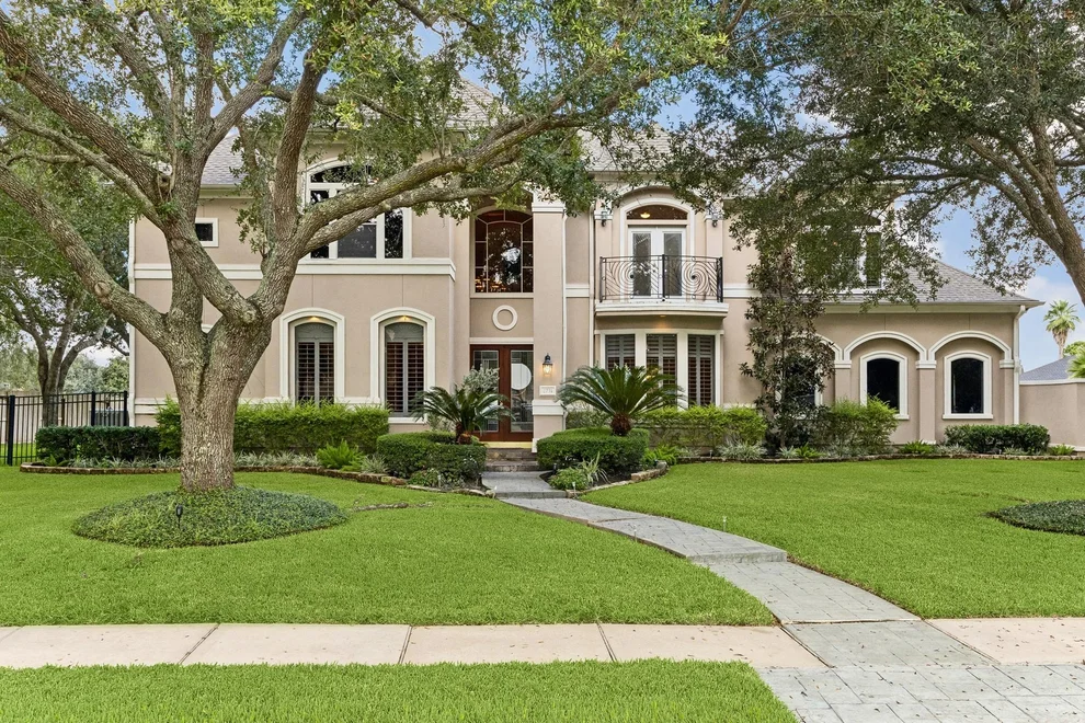 Unit for sale at 2731 Lakecrest Drive, Pearland, TX 77584