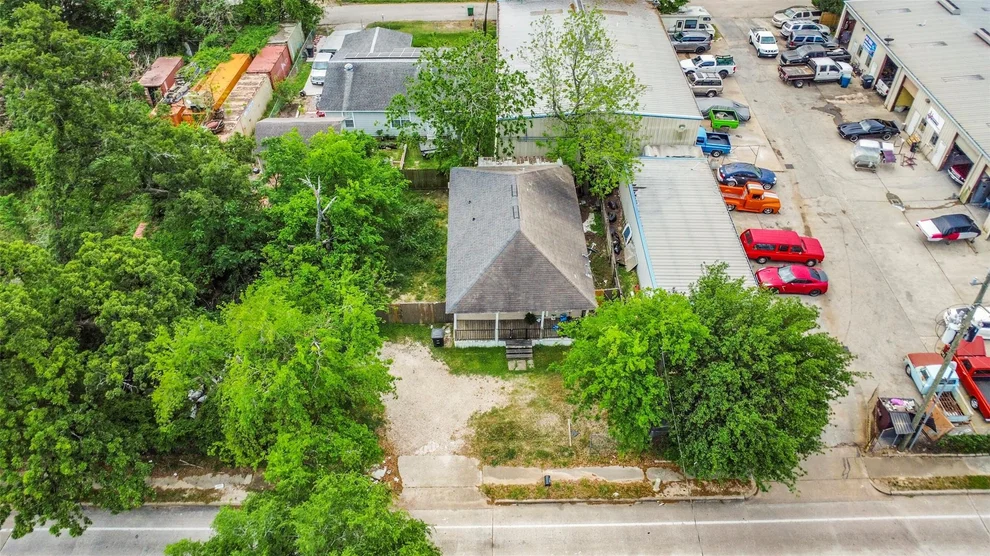 Unit for sale at 4817 Pinemont Drive, Houston, TX 77092