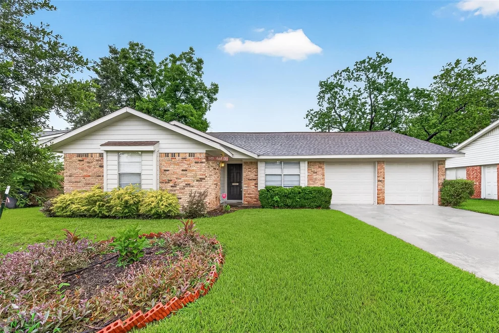 Unit for sale at 5921 Ariel Street, Houston, TX 77074