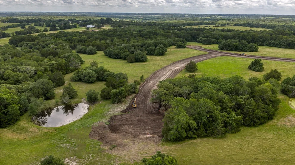 Unit for sale at 15 Majestic Oak View, Brenham, TX 77833