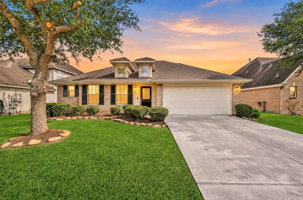 Unit for sale at 6403 Larrycrest Drive, Pearland, TX 77584