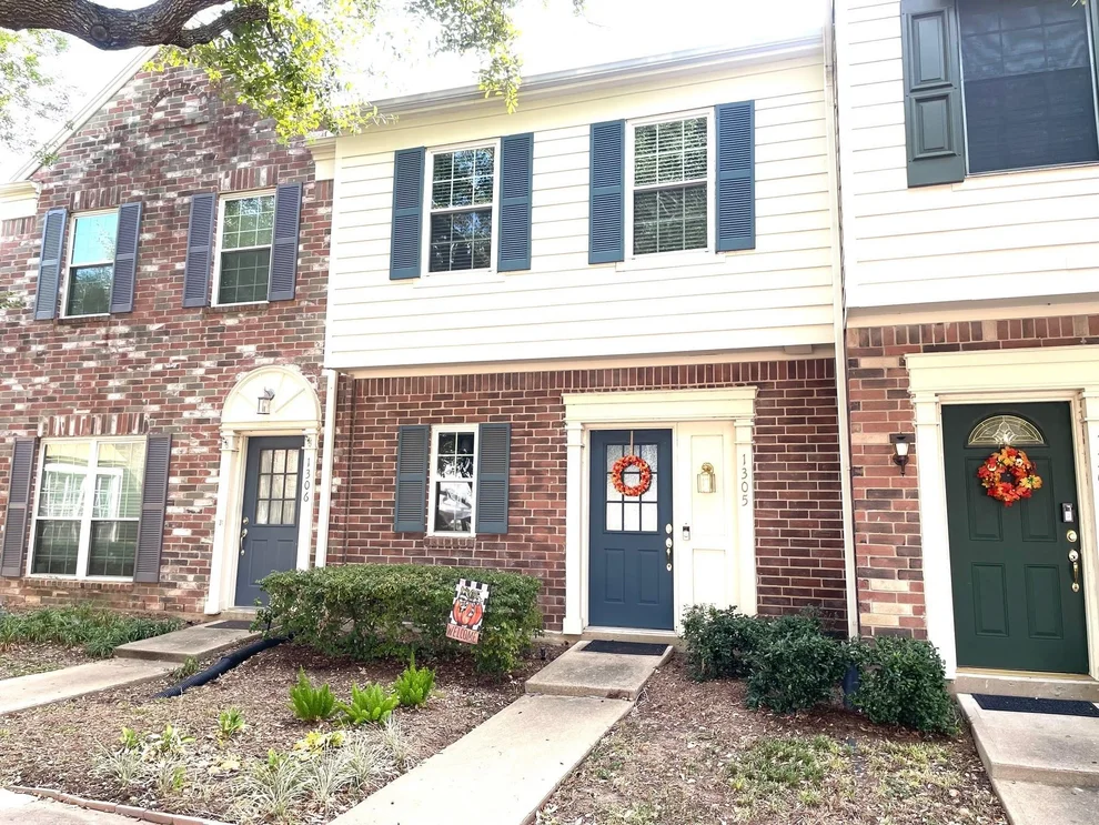 Unit for sale at 2910 Grants Lake Boulevard, Sugar Land, TX 77479
