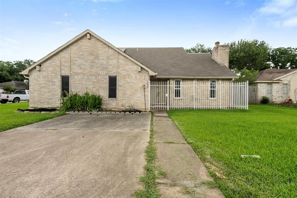 Unit for sale at 12822 Huntington Venture Drive, Houston, TX 77099
