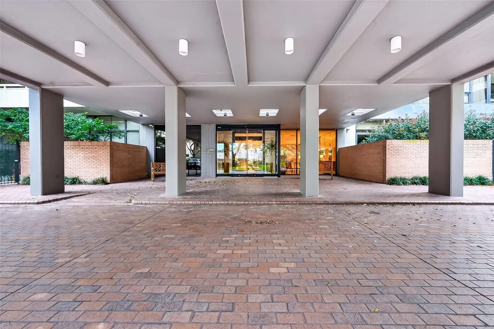 Unit for sale at 15 Greenway Plaza, Houston, TX 77046