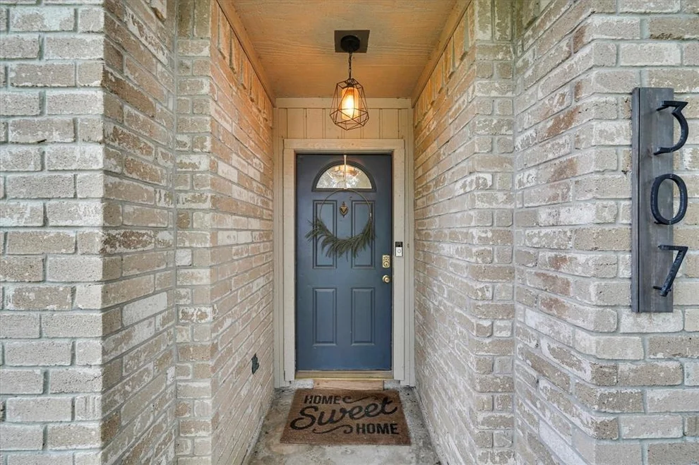 Unit for sale at 307 Woodcombe Drive, Houston, TX 77062