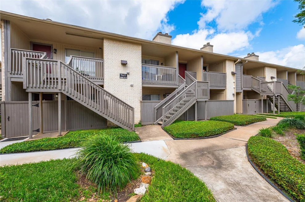 Unit for sale at 1900 Bay Area Boulevard, Houston, TX 77058