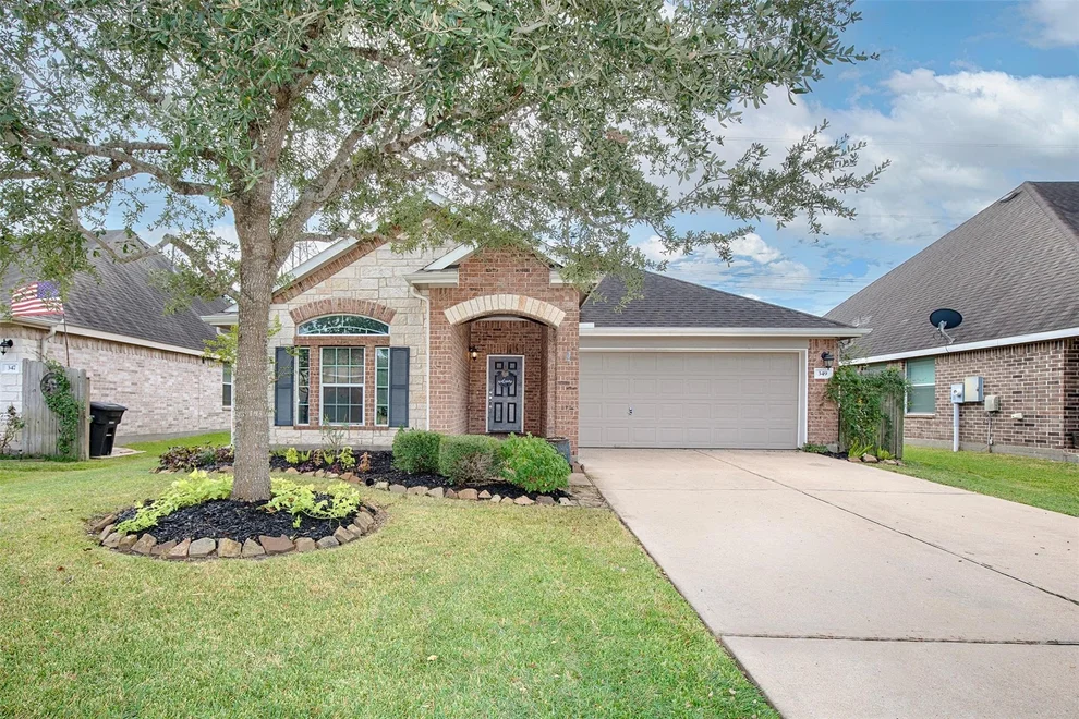 Unit for sale at 349 Lake Line Drive, Alvin, TX 77511