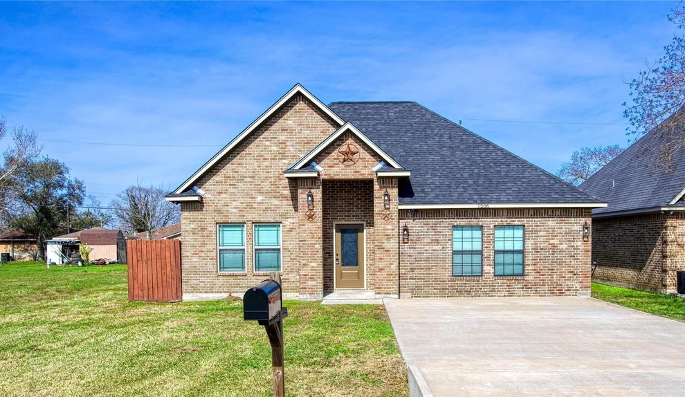 Unit for sale at 1206 N Avenue L, Freeport, TX 77541