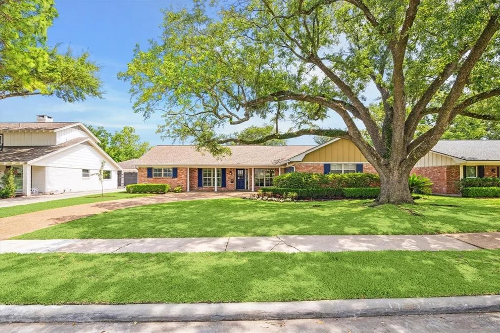 Unit for sale at 7811 Skyline Drive, Houston, TX 77063