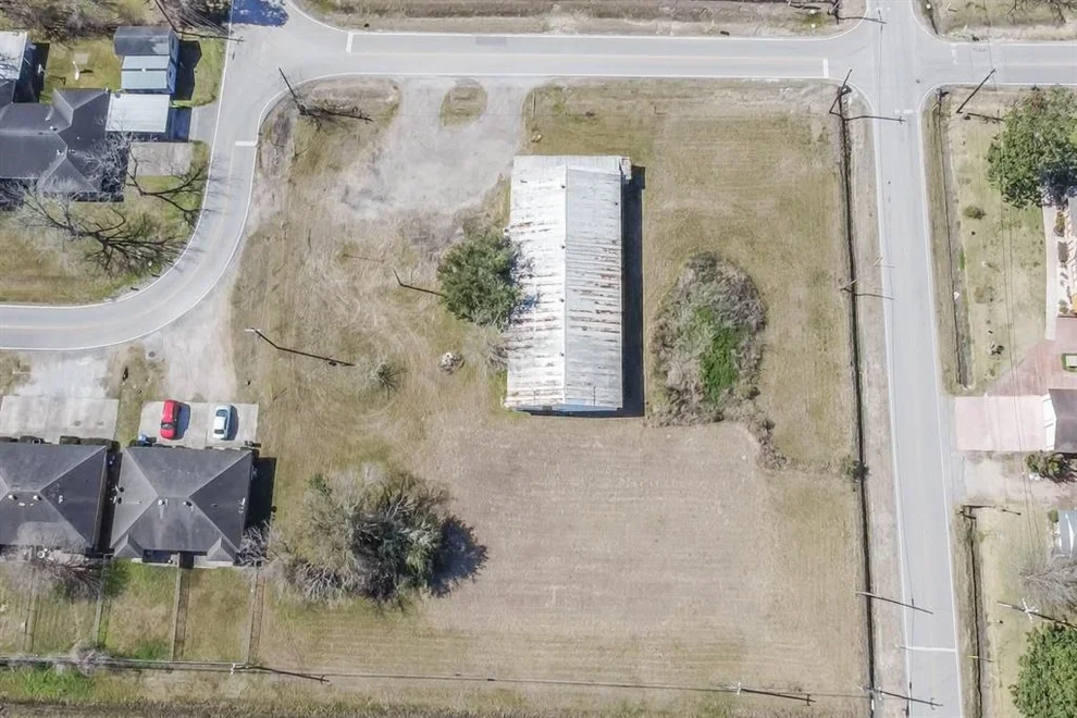 Unit for sale at 519 E Oak Street, Highlands, TX 77562