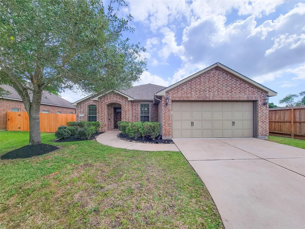 Unit for sale at 17231 Forest Ridge Pt, Houston, TX 77084