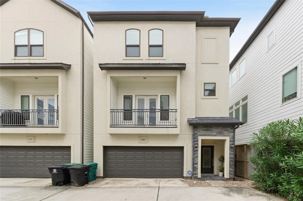 Unit for sale at 960 W 24th Street, Houston, TX 77008