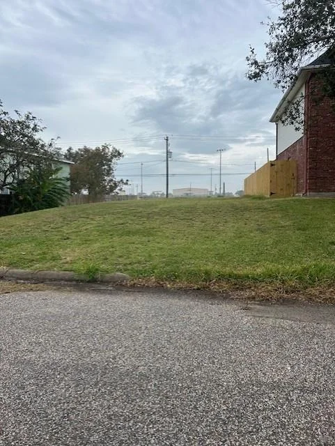 Unit for sale at 3215 Kleinmann, Galveston, TX 77551