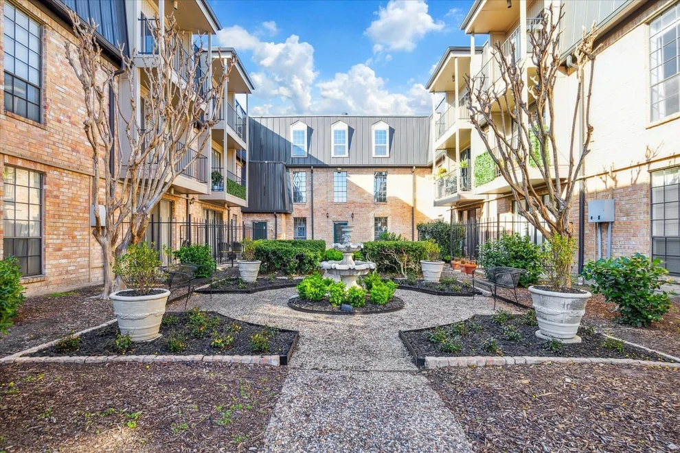 Unit for sale at 2425 Underwood Street, Houston, TX 77030