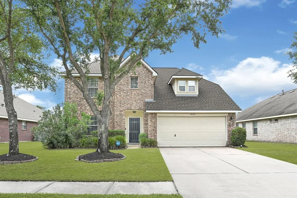 Unit for sale at 18123 Redoak Manor Lane, Cypress, TX 77433