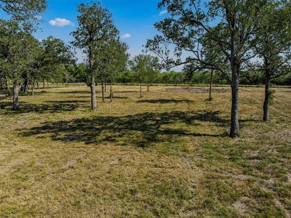Unit for sale at 8209 Three Mile Road, Flatonia, TX 78941