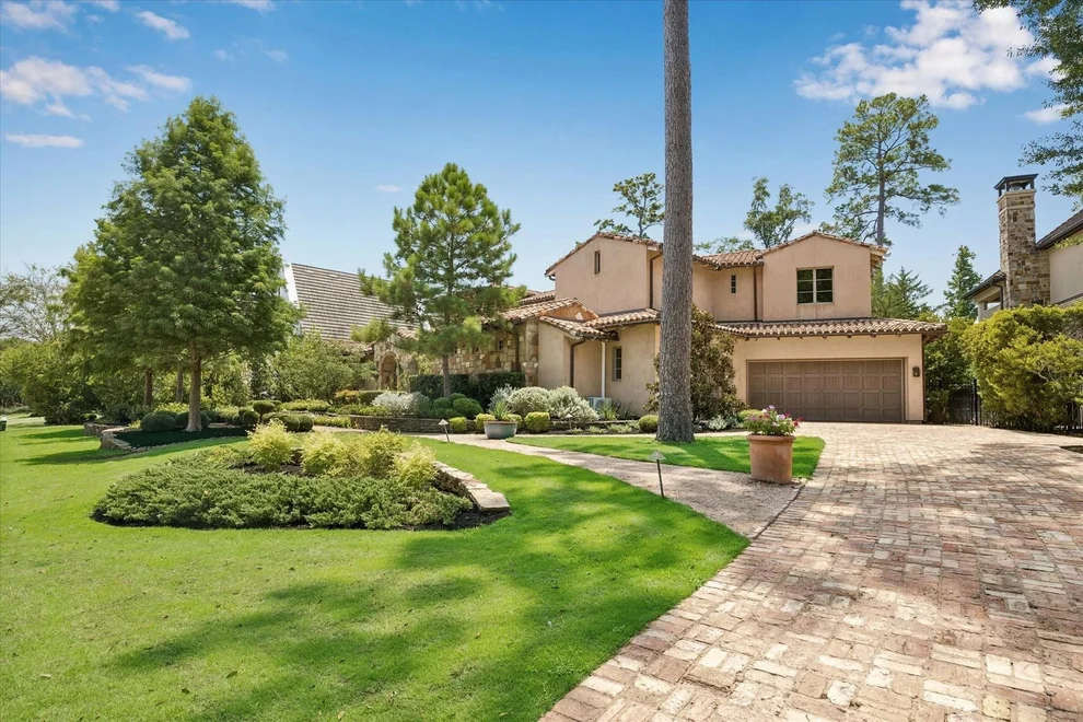 Unit for sale at 15 N Badger Lodge Circle, Spring, TX 77389