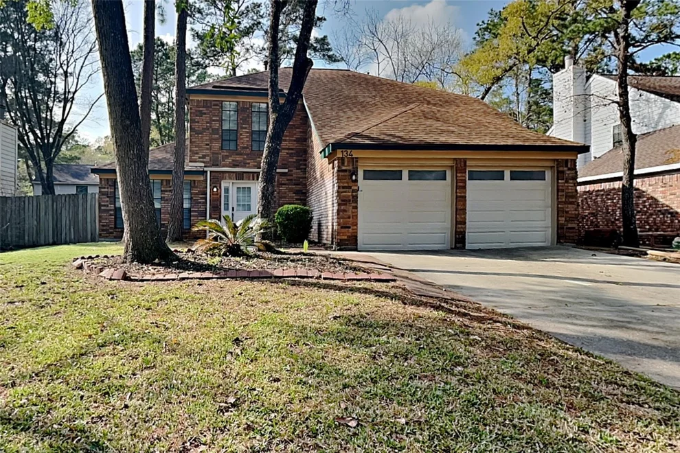 Unit for sale at 134 E Pathfinders Circle, The Woodlands, TX 77381