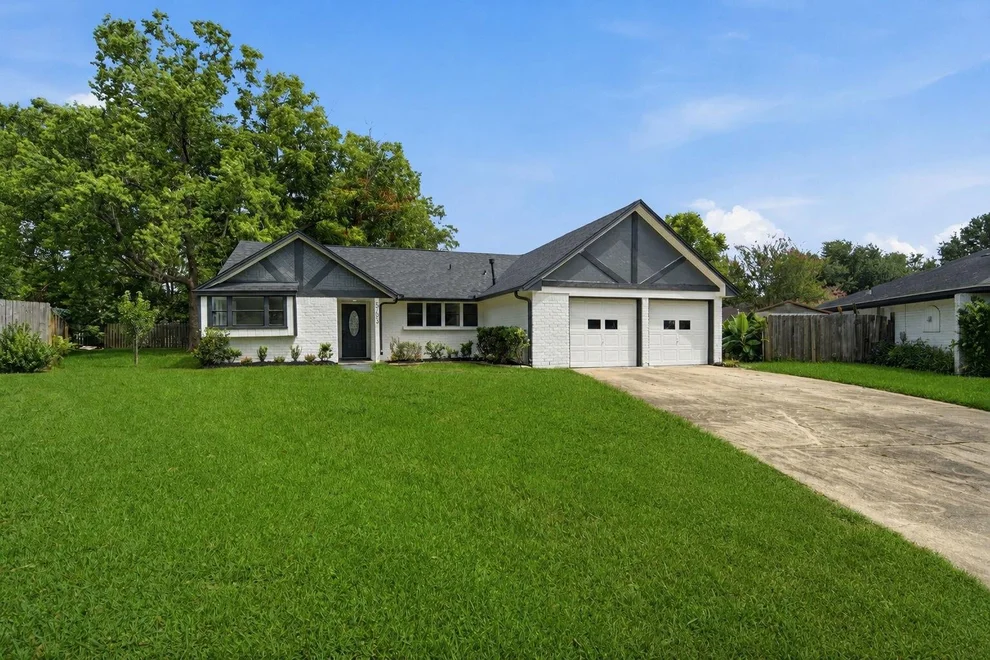 Unit for sale at 5703 Woodville Lane, Pearland, TX 77584