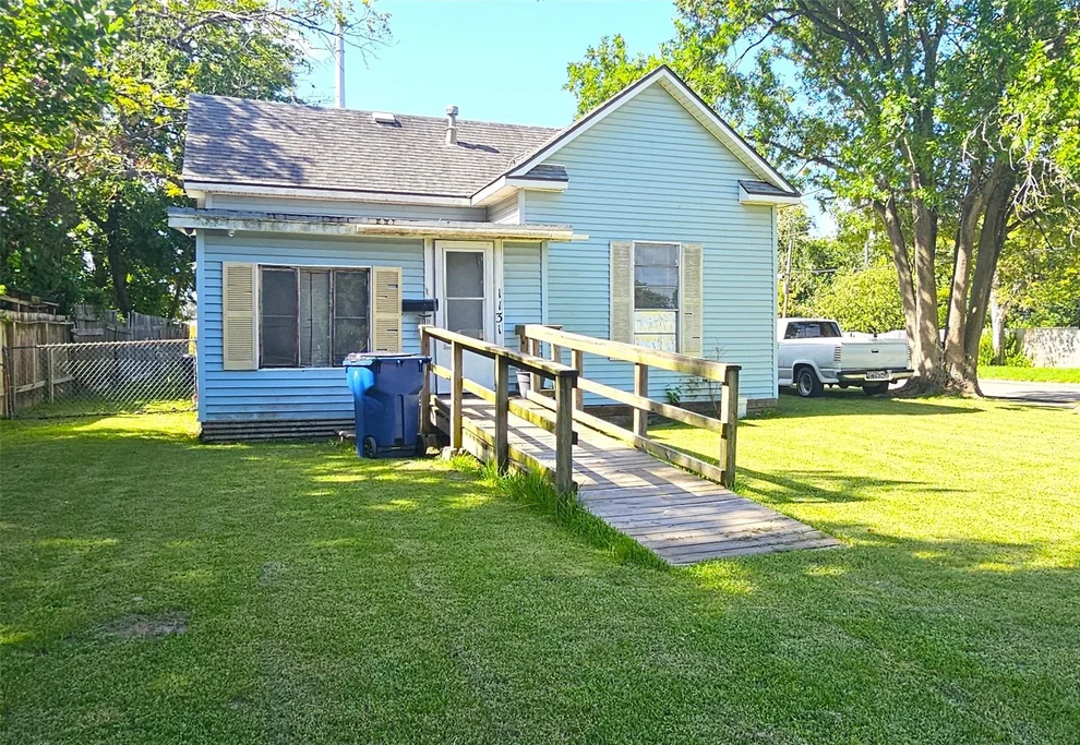 Unit for sale at 1131 2nd Avenue S, Texas City, TX 77590